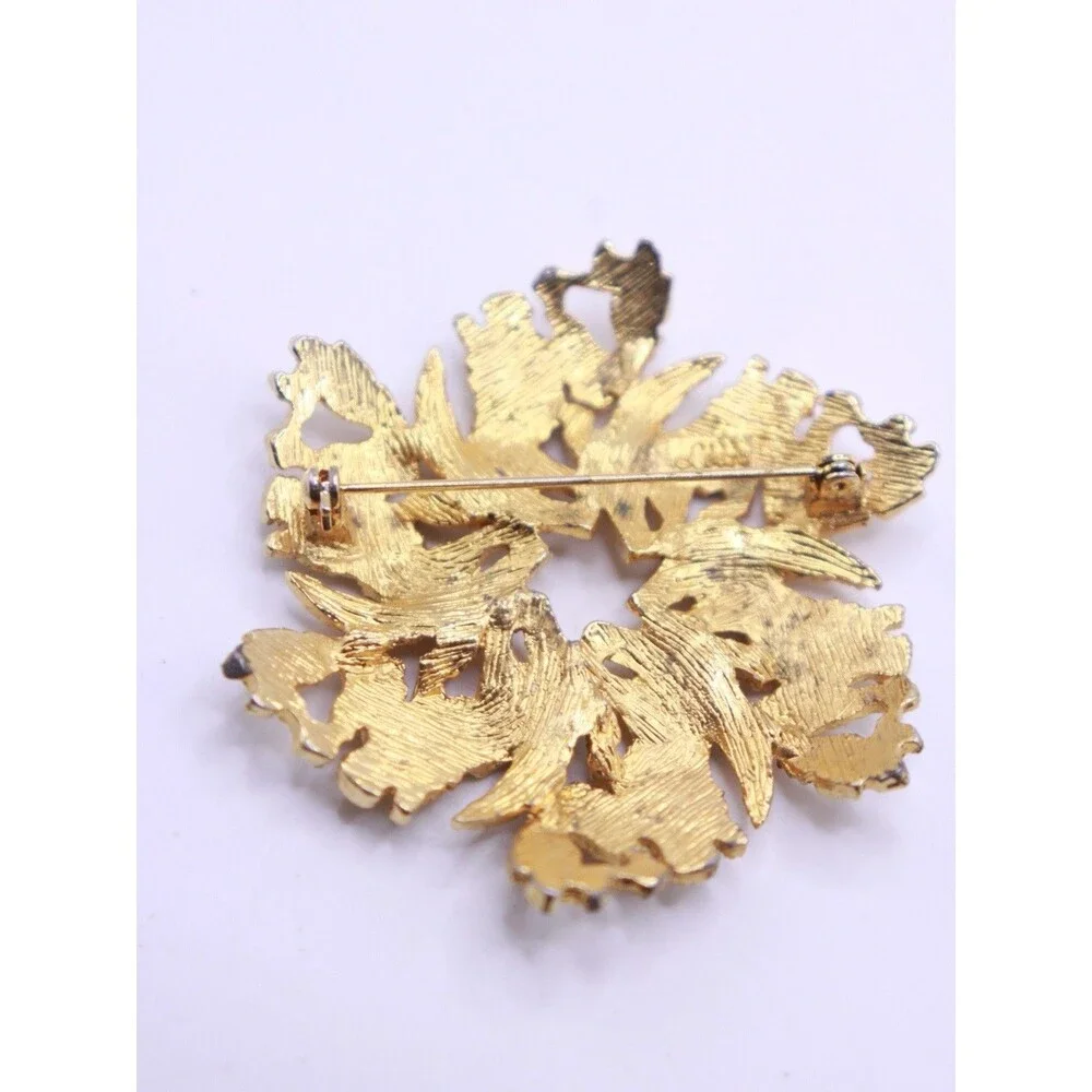 Vintage signed CELEBRITY Textured Metal Nugget Circle Leaf Leaves style Brooch